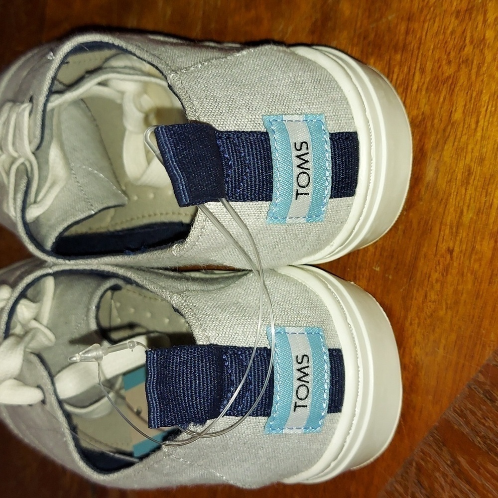 Toms - Picture 3 of 6